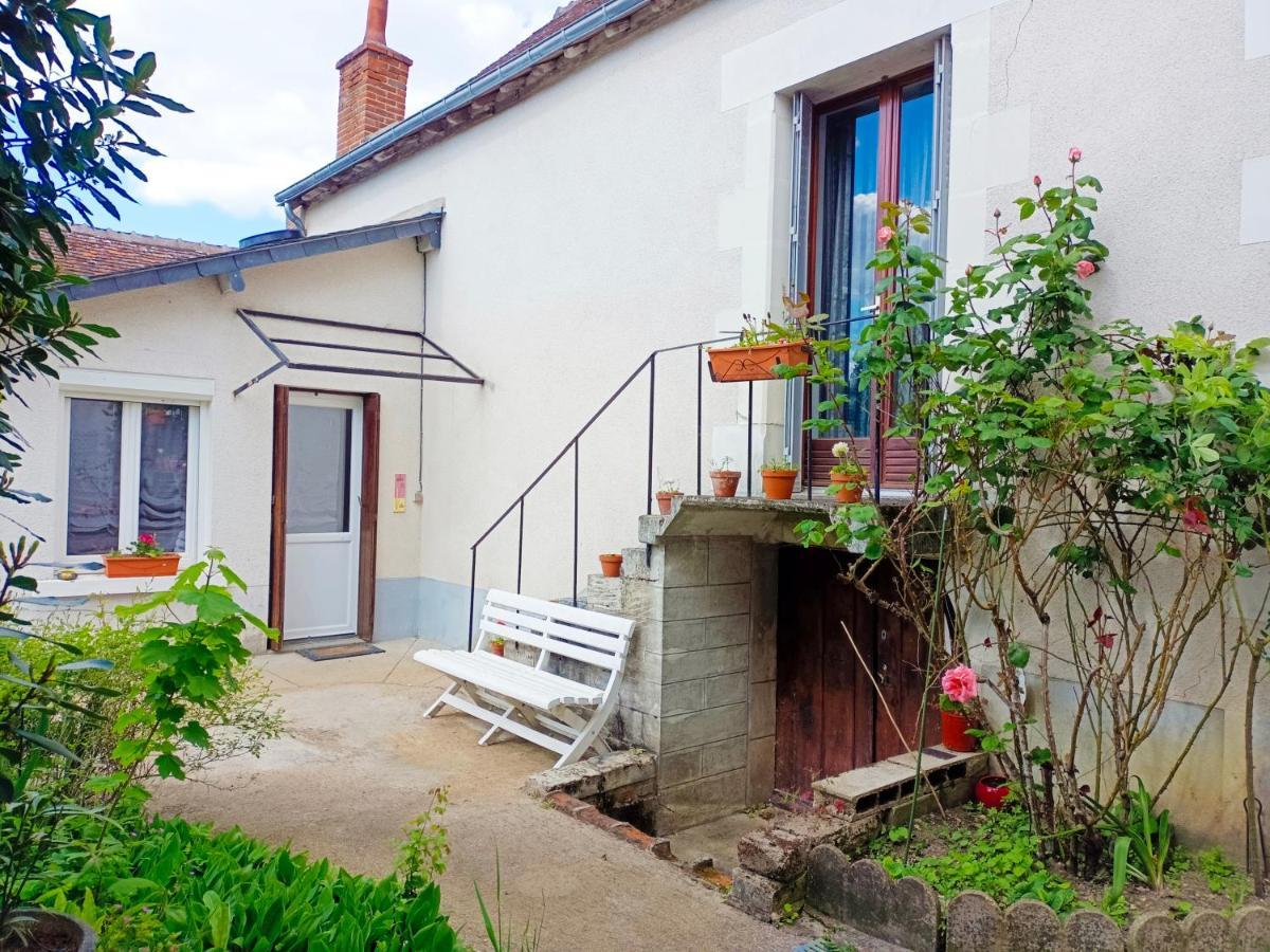 Petite Maison Etape Loire A Velo Ou Compostelle Mosnes Exterior foto
